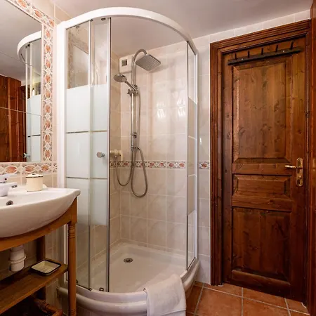 Le Genepi Les Menuires Val Thorens Chalet Praranger